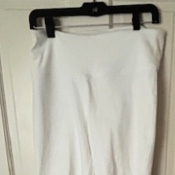 Women with Control White Capri Pants MP Medium Petite  Pedal Pushers  Side Slit - Picture 3 of 4